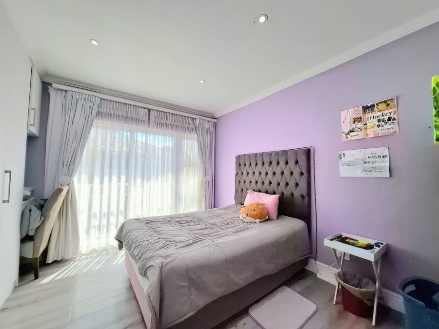 6 Bedroom Property for Sale in Beacon Bay Eastern Cape